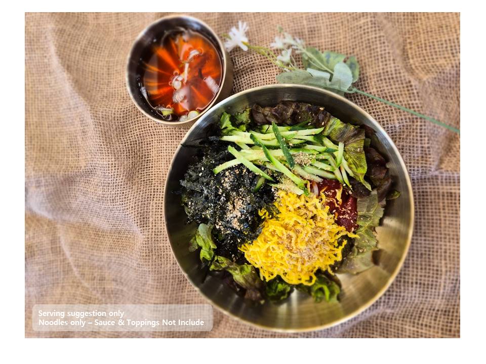Cooked buckwheat noodle serving presentation