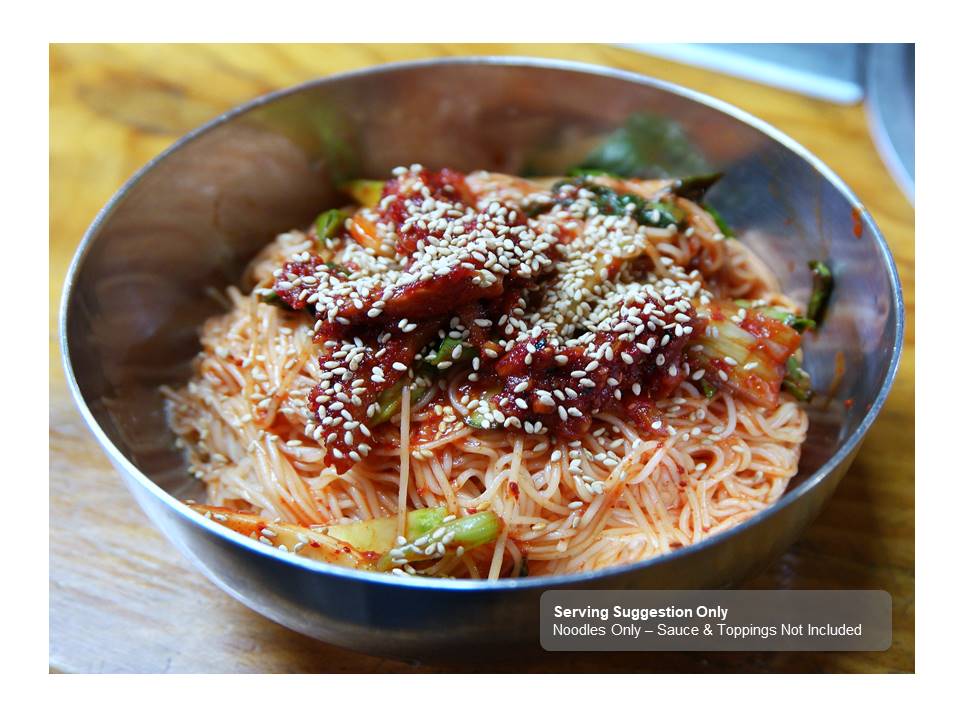 Cooked somyeon noodles serving presentation