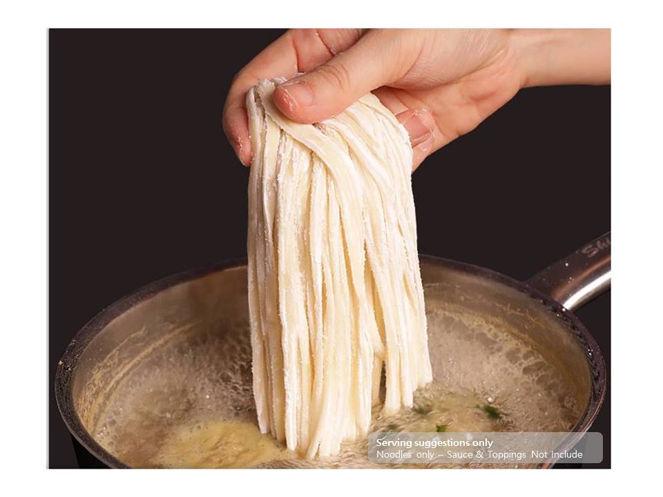 Fresh Kalguksu noodles being added to a cooking pot