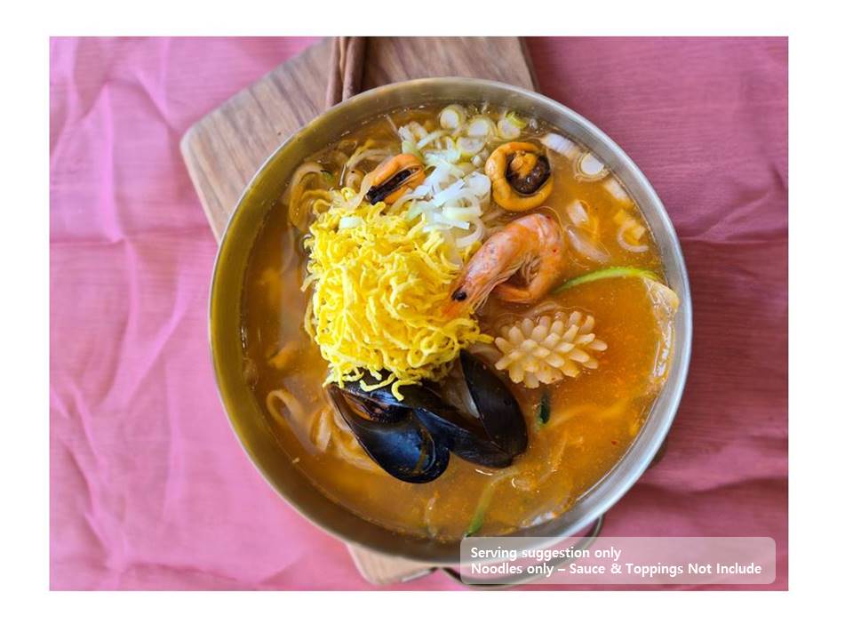 Chinese-style noodle soup serving presentation